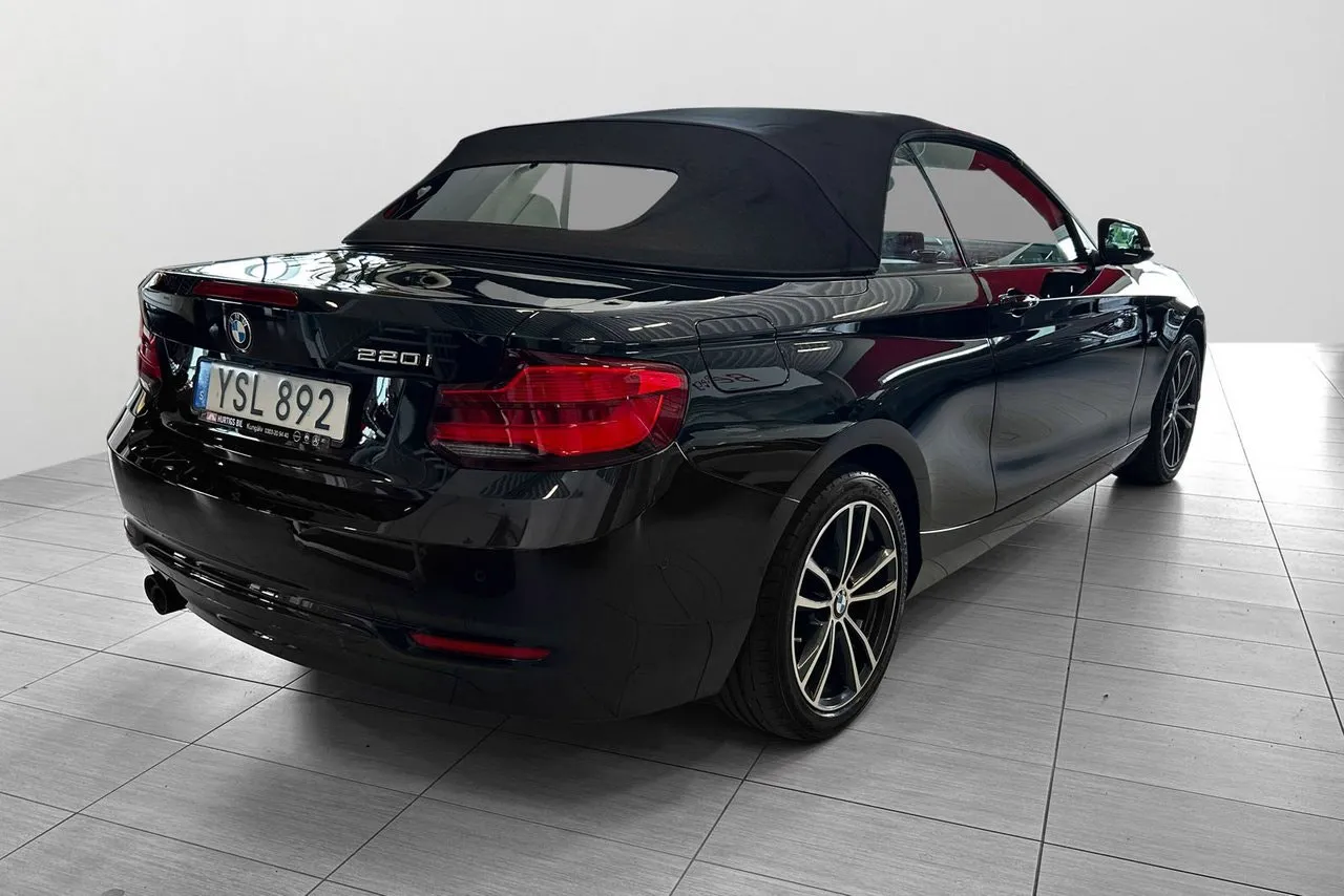 Vehicle image 20