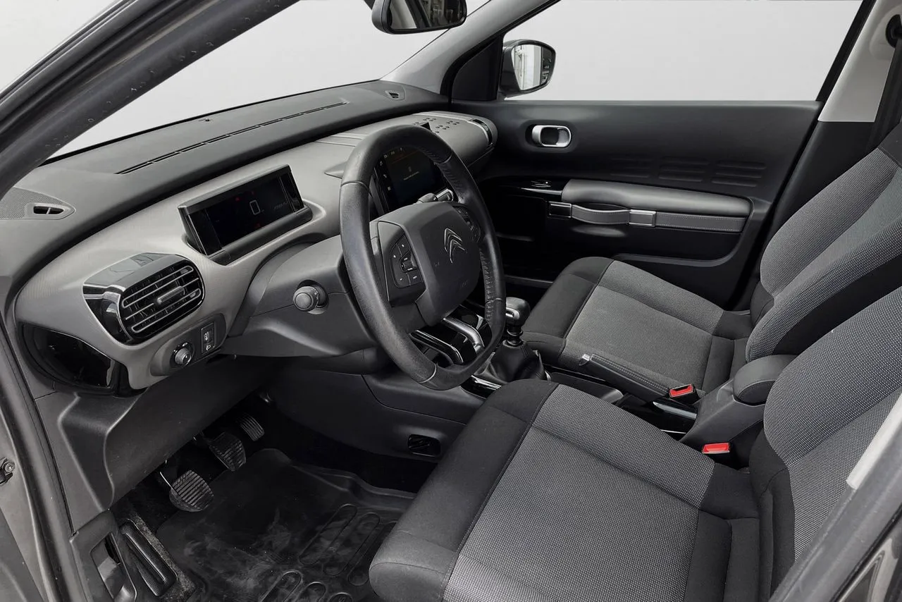 Vehicle image 9