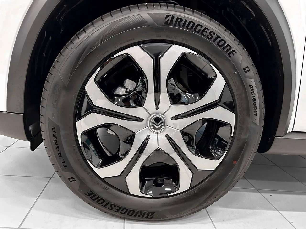 Vehicle image 15
