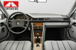 Mercedes 230 bild 4