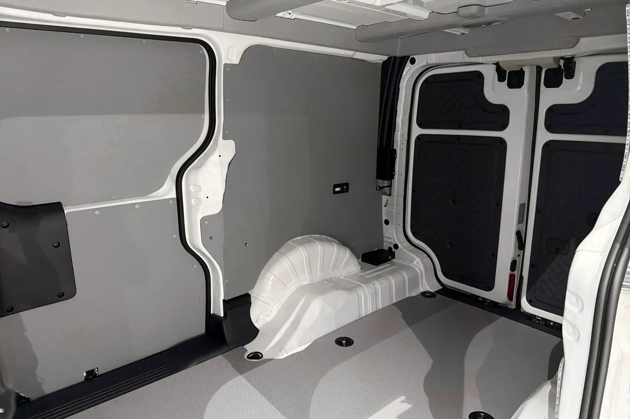 Vehicle image 18