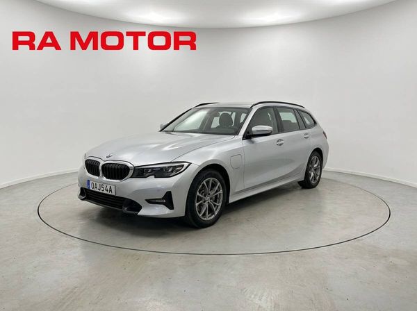 BMW 330 e xDrive Touring | Sport Line | M-Ratt | P-sensorer | - 2021