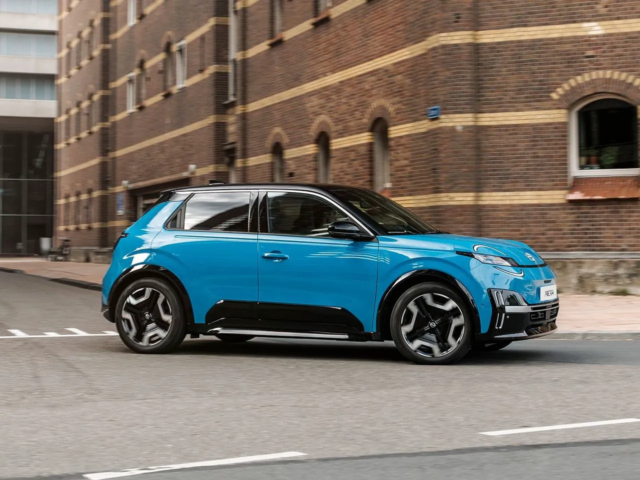 Vehicle image 5