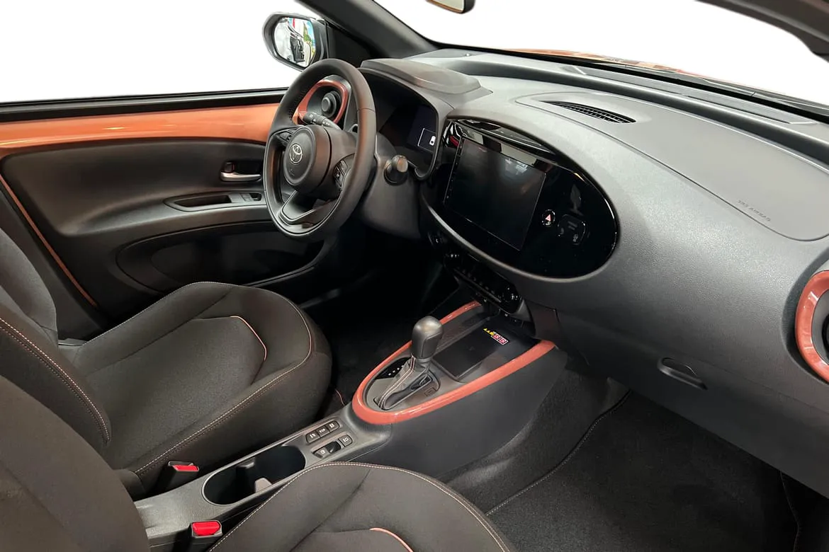 Vehicle image 19