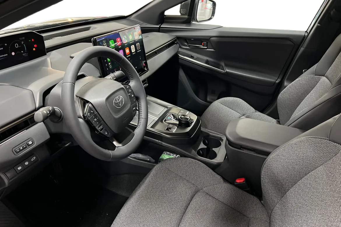 Vehicle image 4