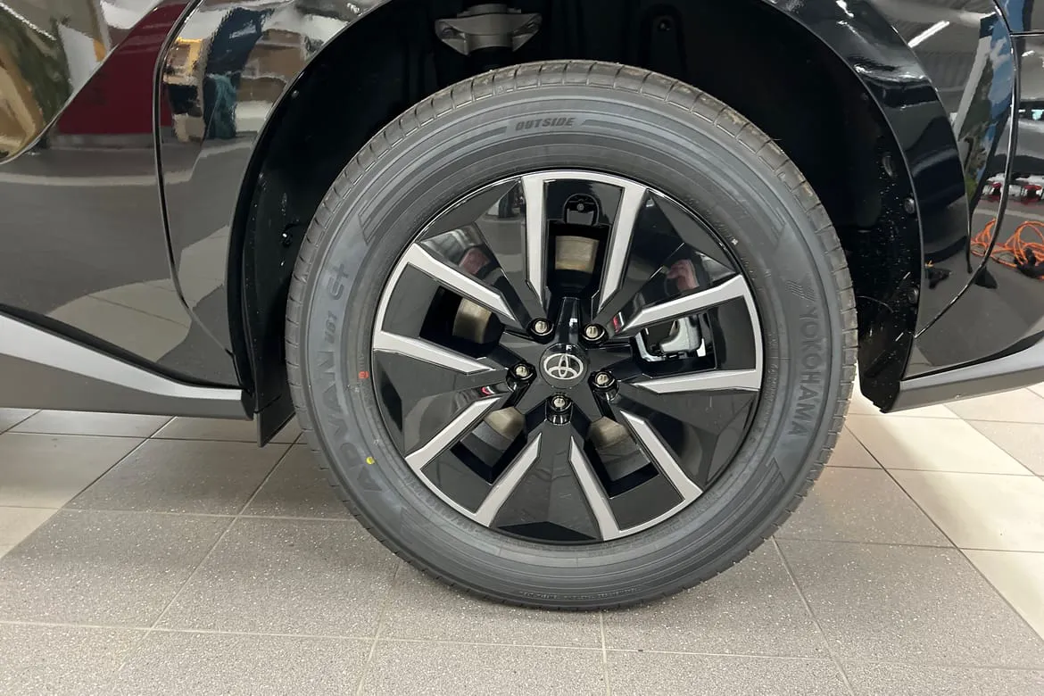 Vehicle image 7