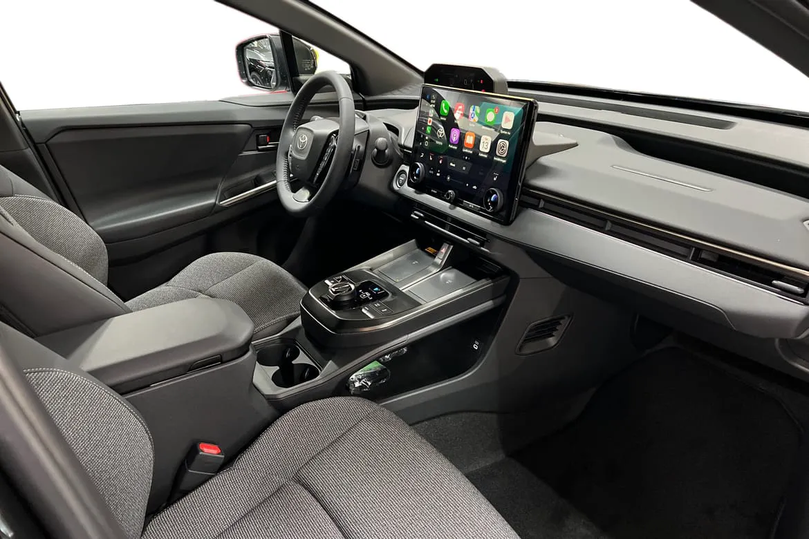 Vehicle image 15