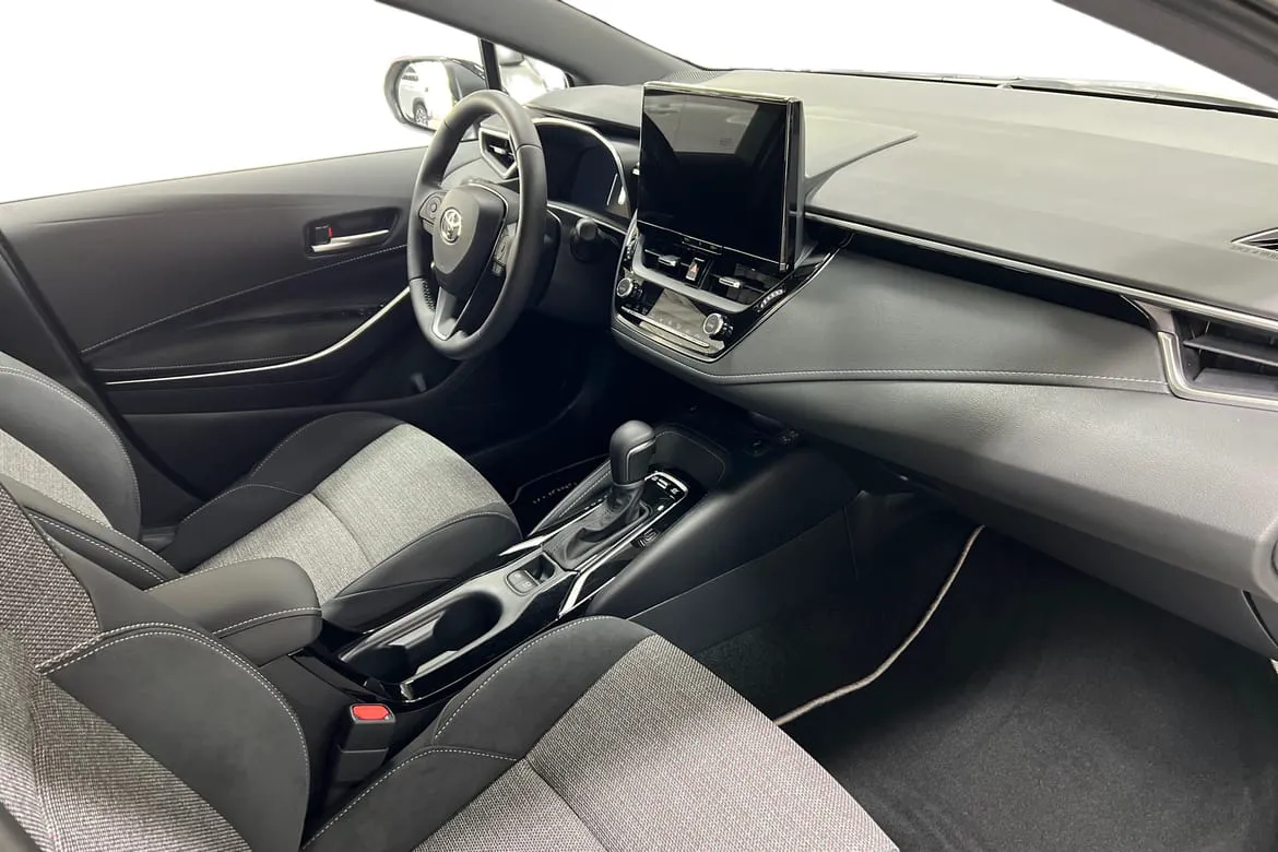 Vehicle image 19