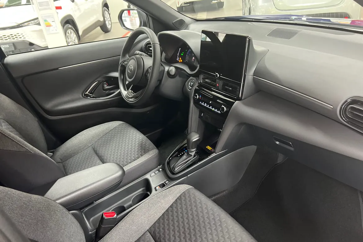 Vehicle image 13