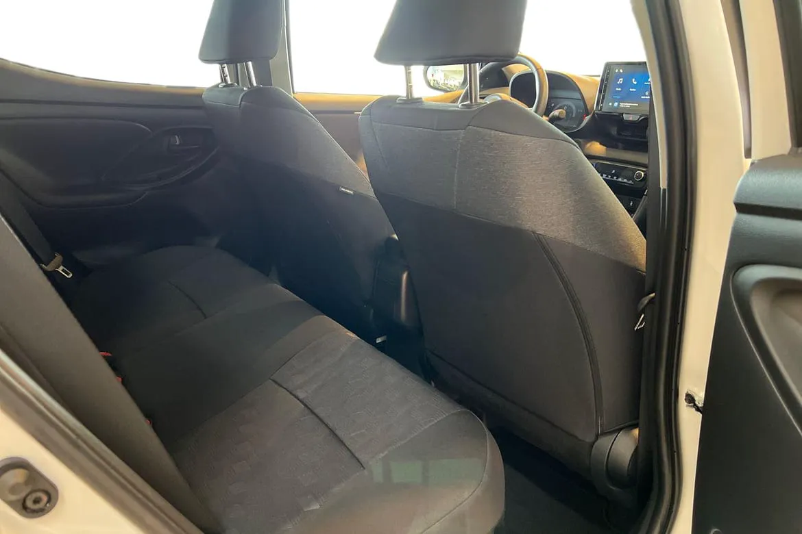 Vehicle image 15