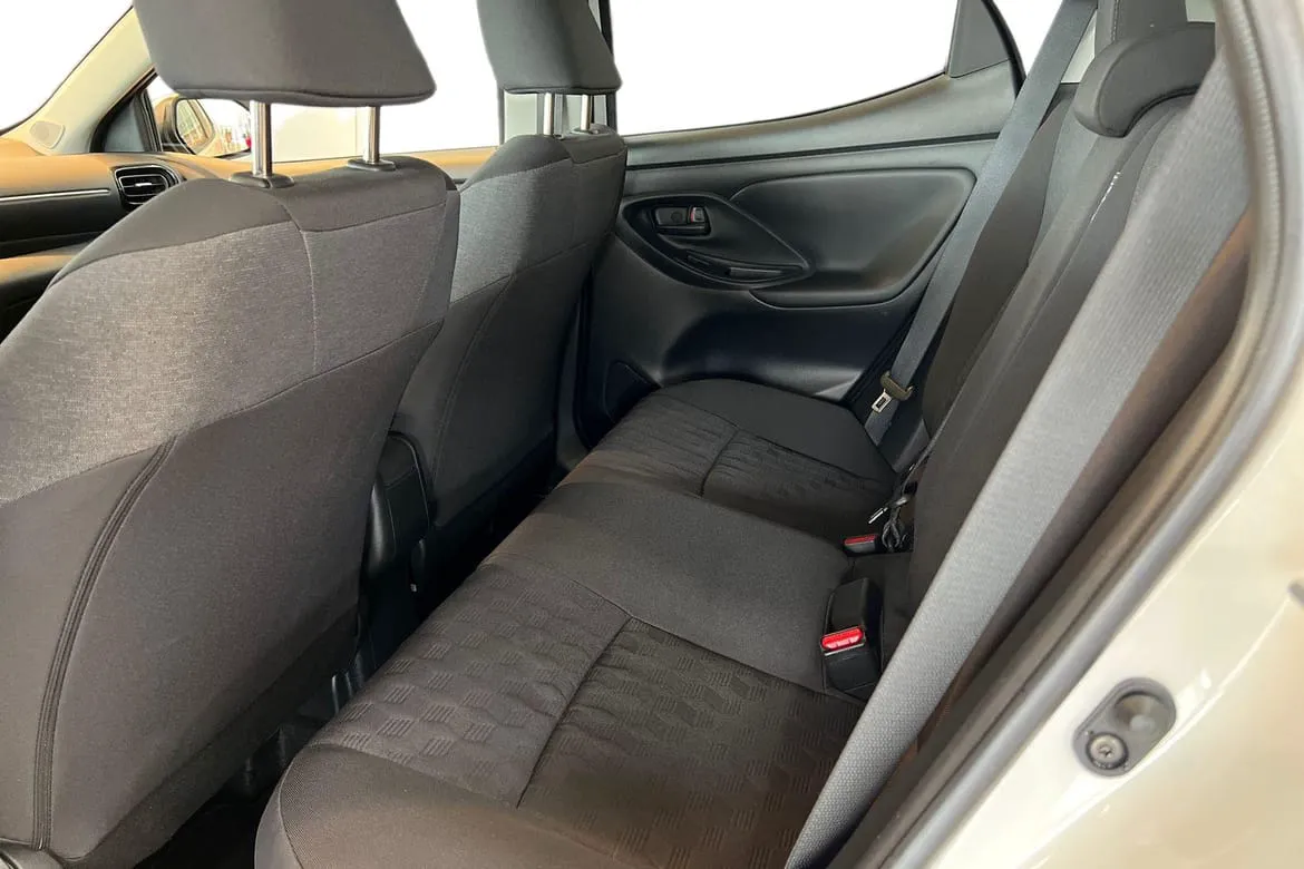 Vehicle image 16