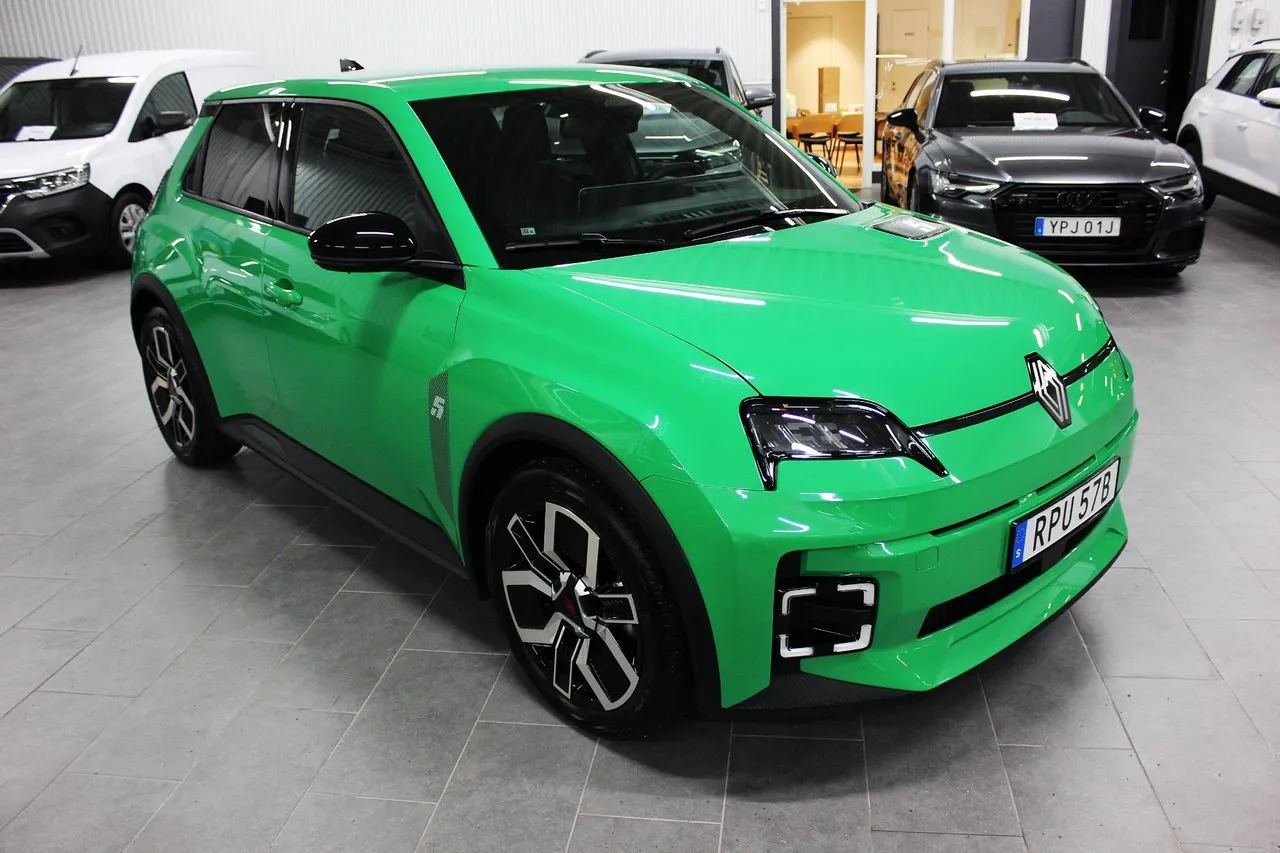 Vehicle image 9