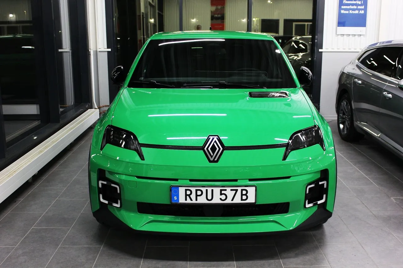 Vehicle image 6