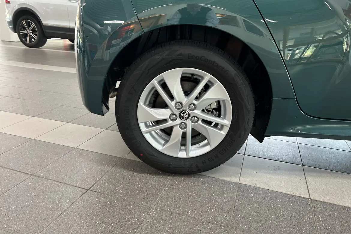 Vehicle image 14
