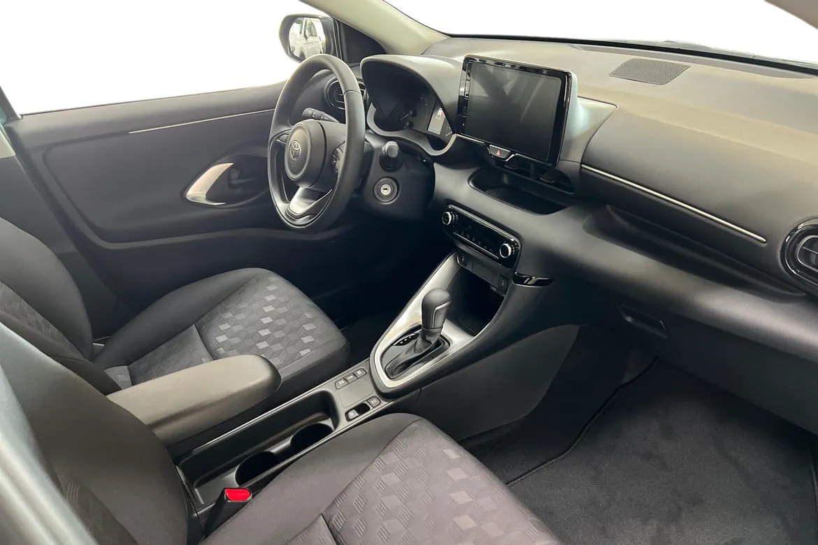 Vehicle image 15