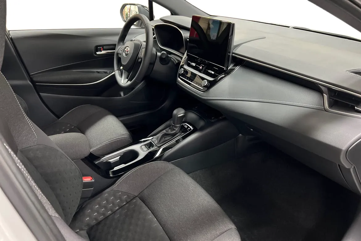 Vehicle image 16