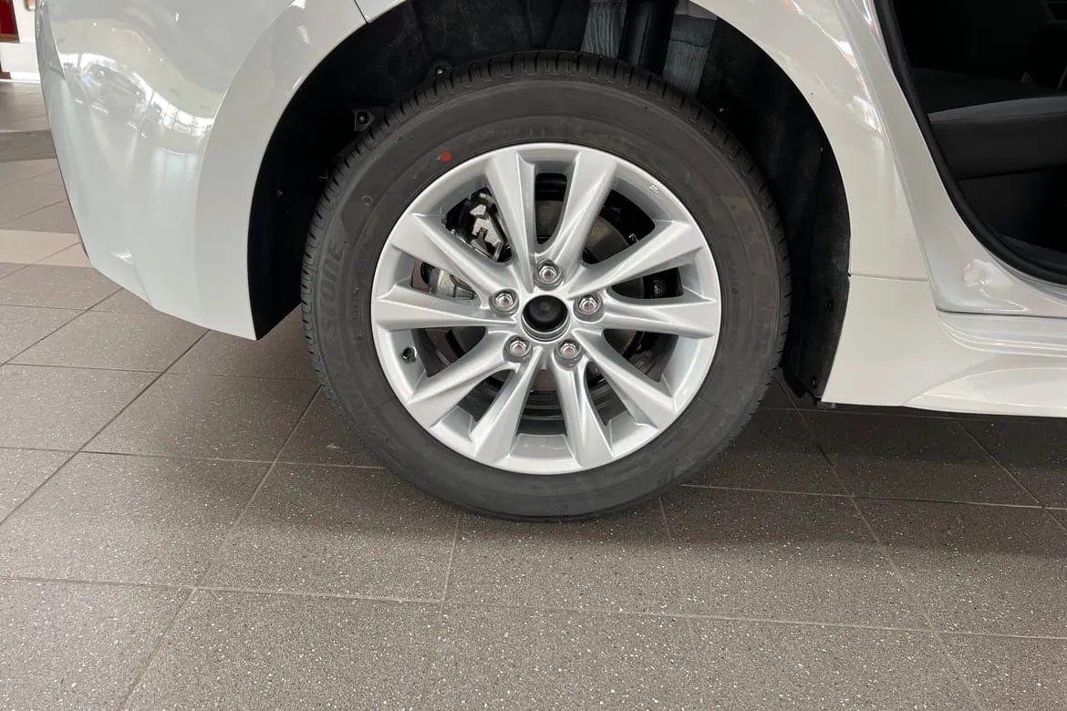 Vehicle image 8