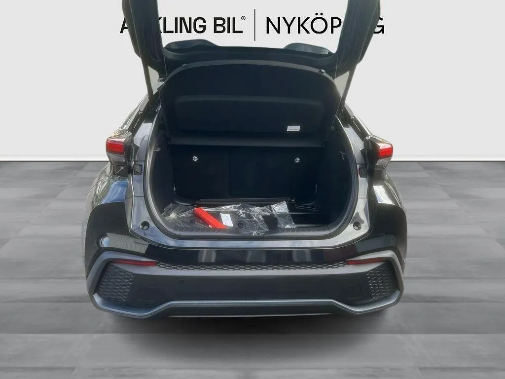 Vehicle image 9
