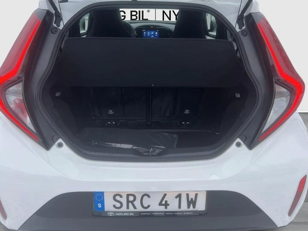 Vehicle image 9
