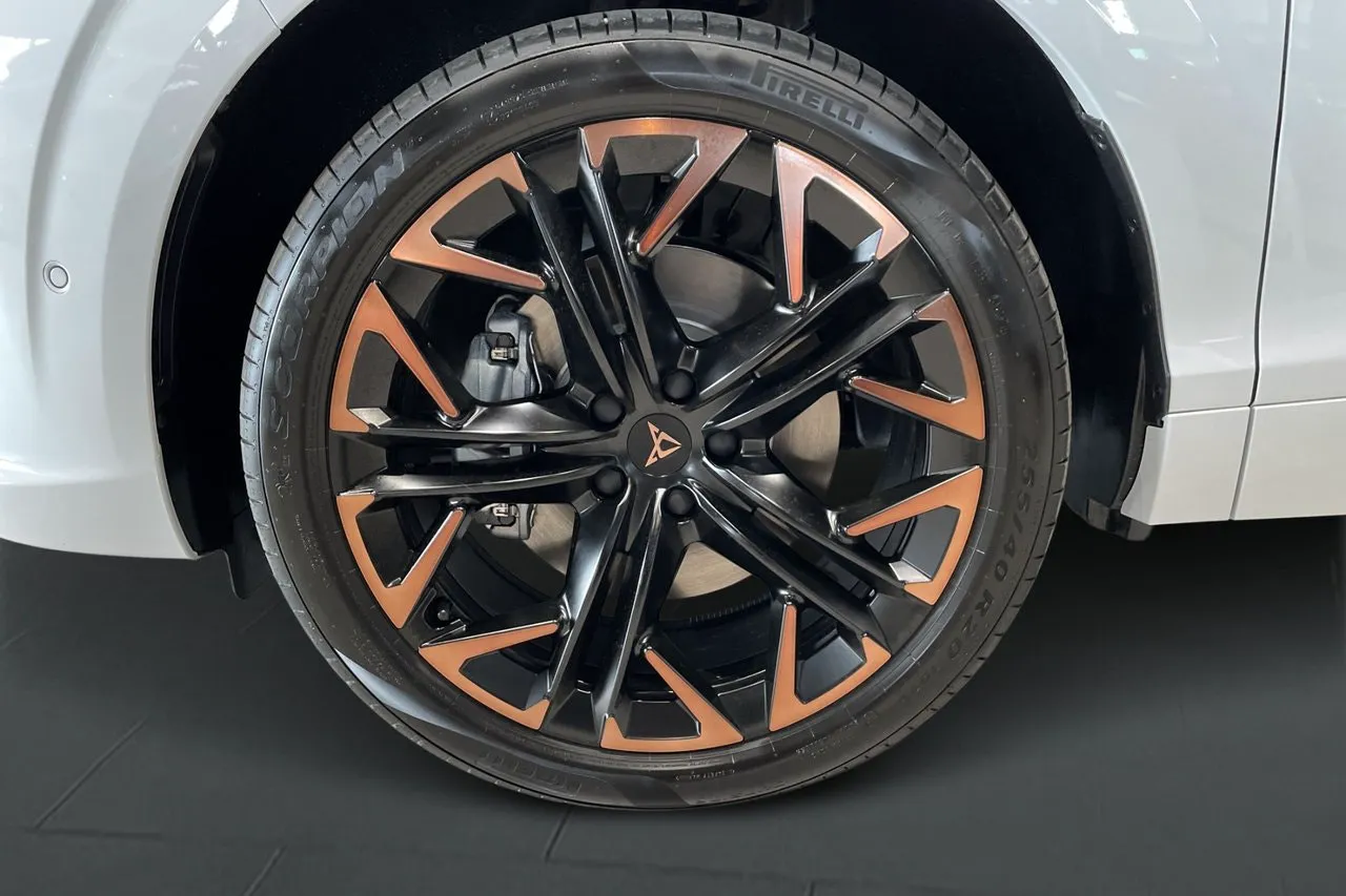 Vehicle image 18