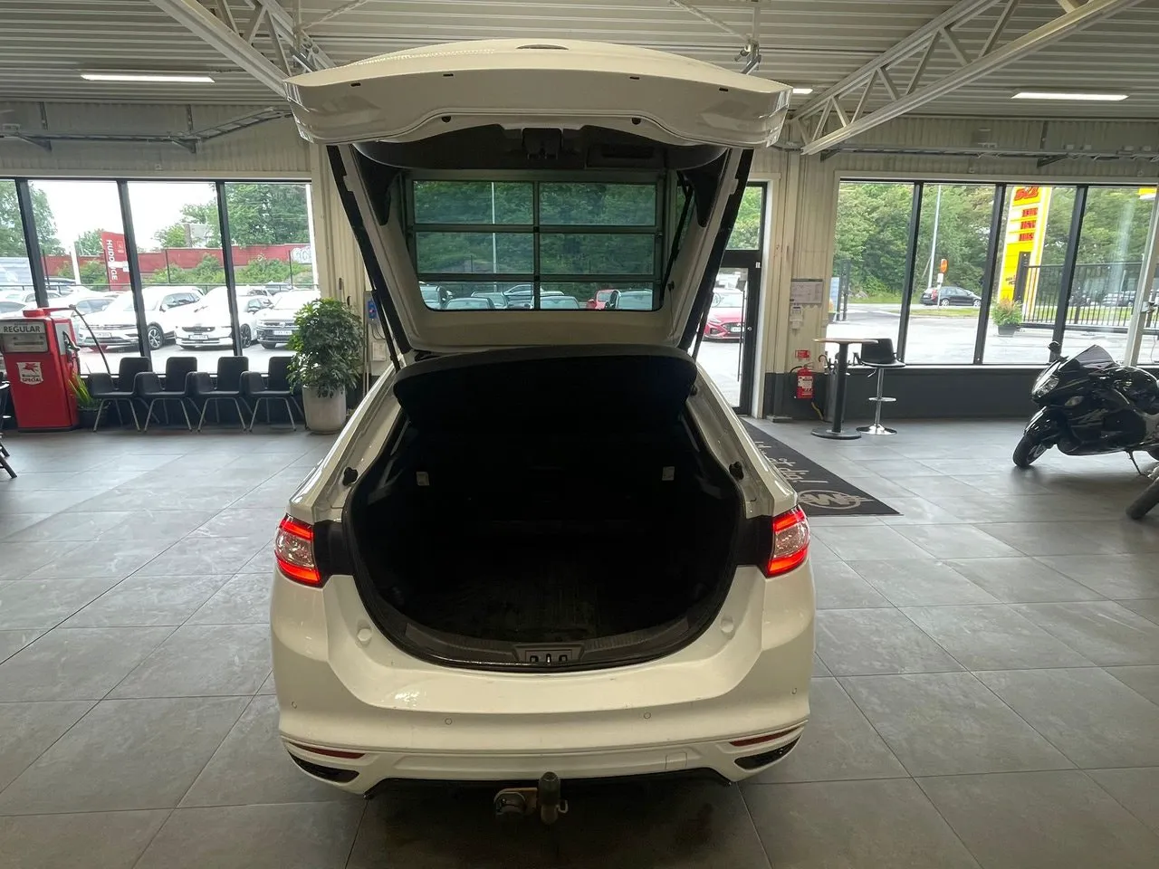 Vehicle image 7