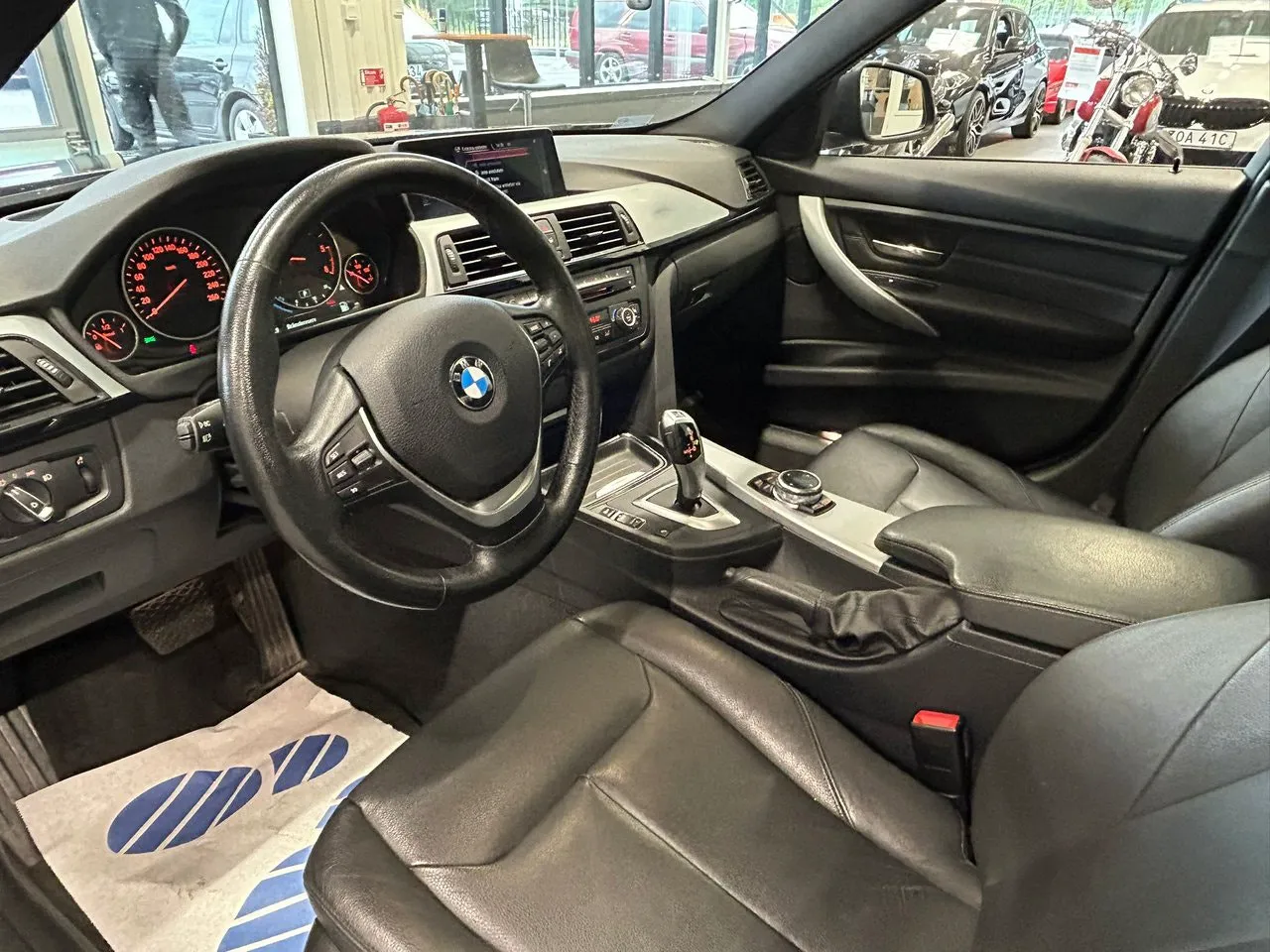 Vehicle image 14