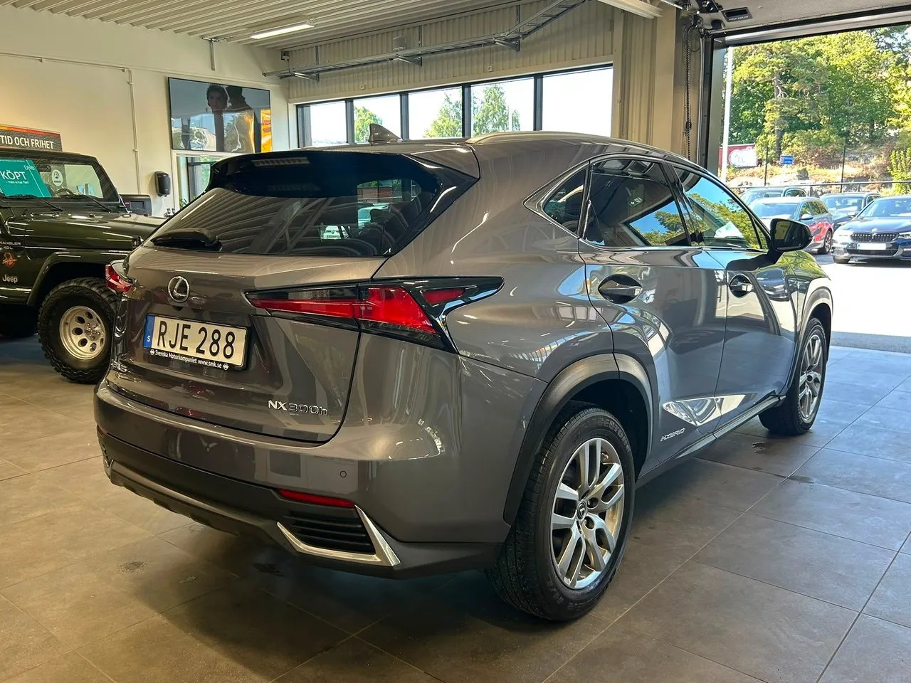 Vehicle image 6