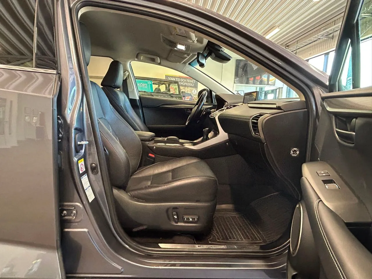 Vehicle image 21