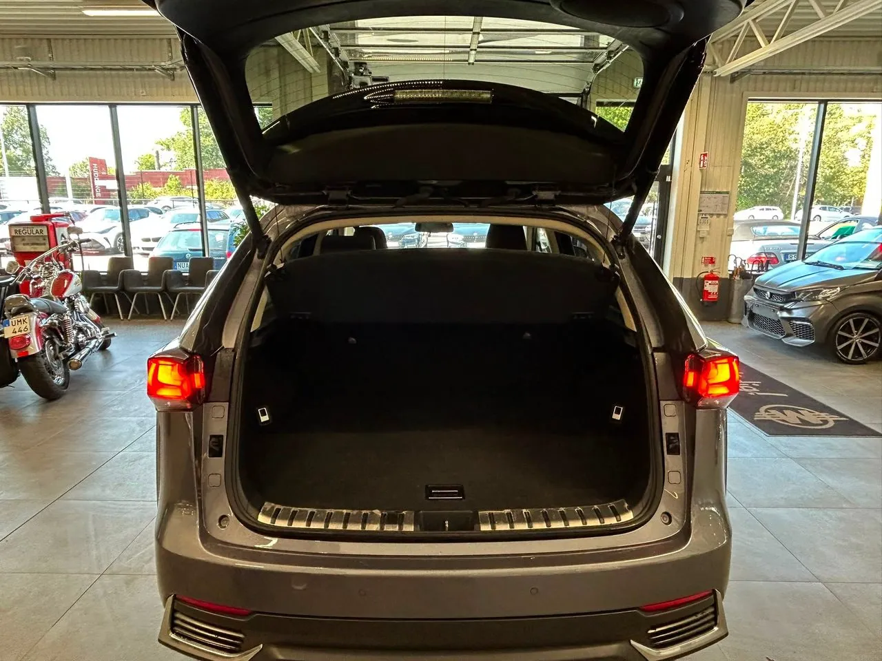 Vehicle image 18