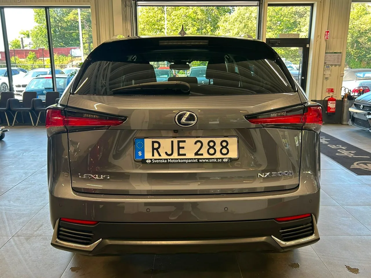 Vehicle image 5