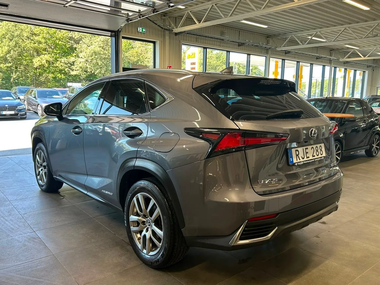 Vehicle image 4