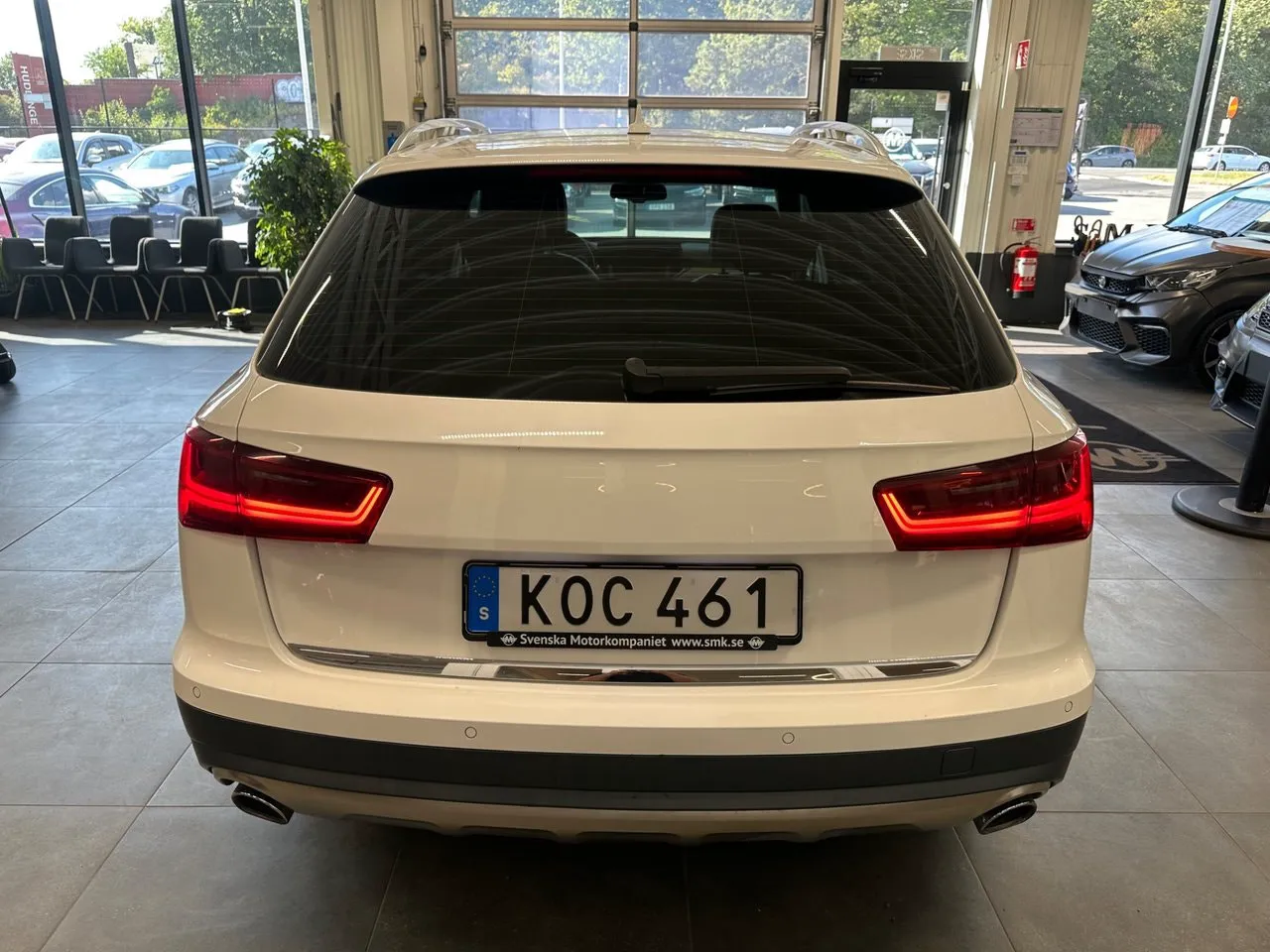 Vehicle image 6