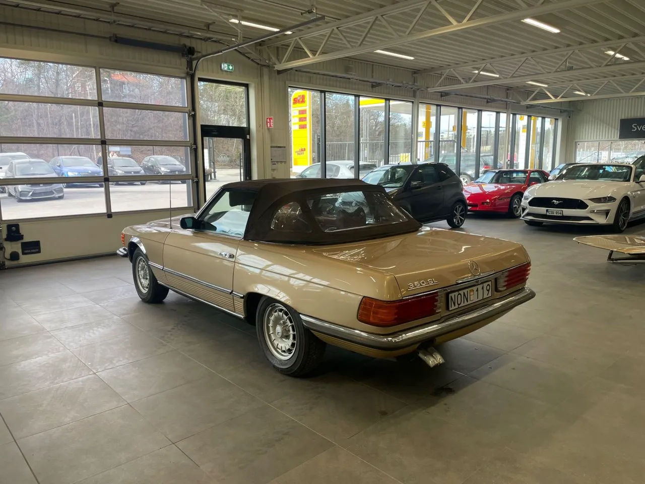 Vehicle image 7