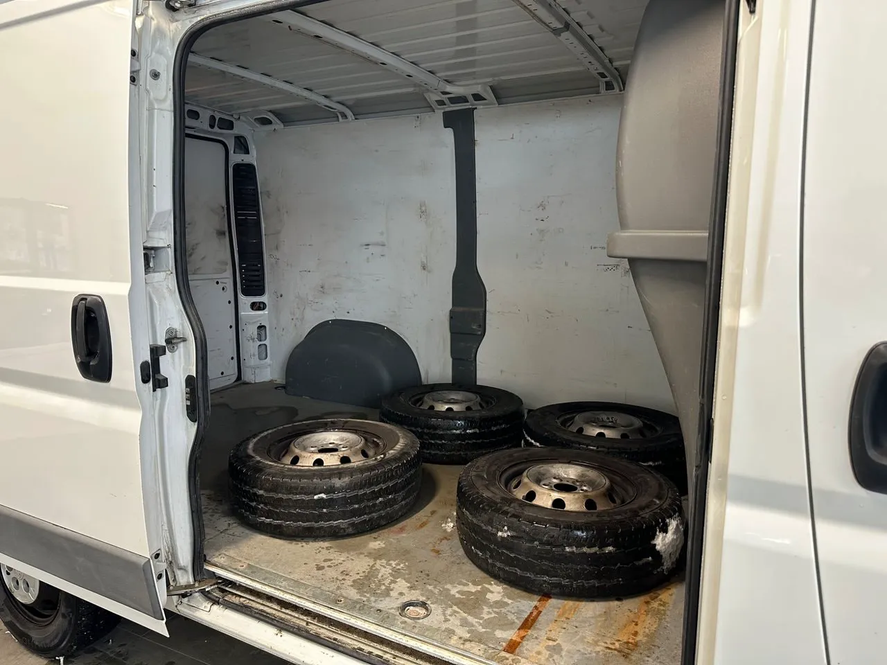 Vehicle image 14