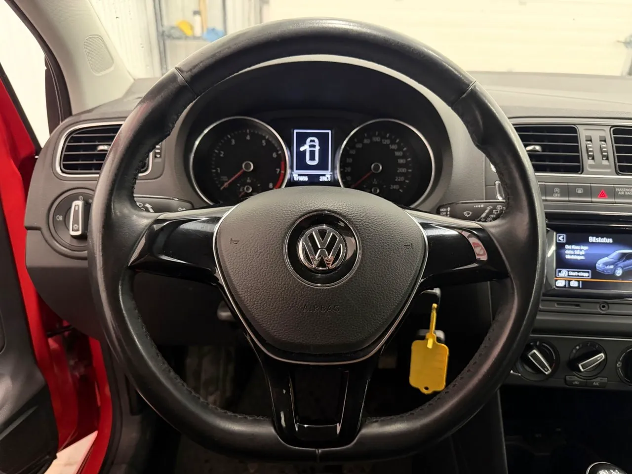 Vehicle image 18
