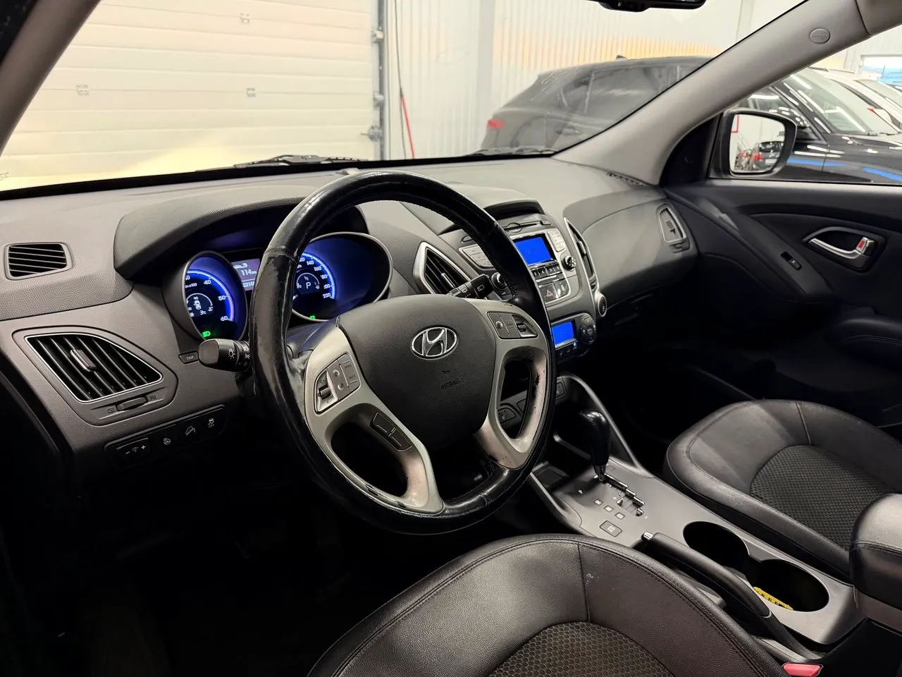 Vehicle image 16