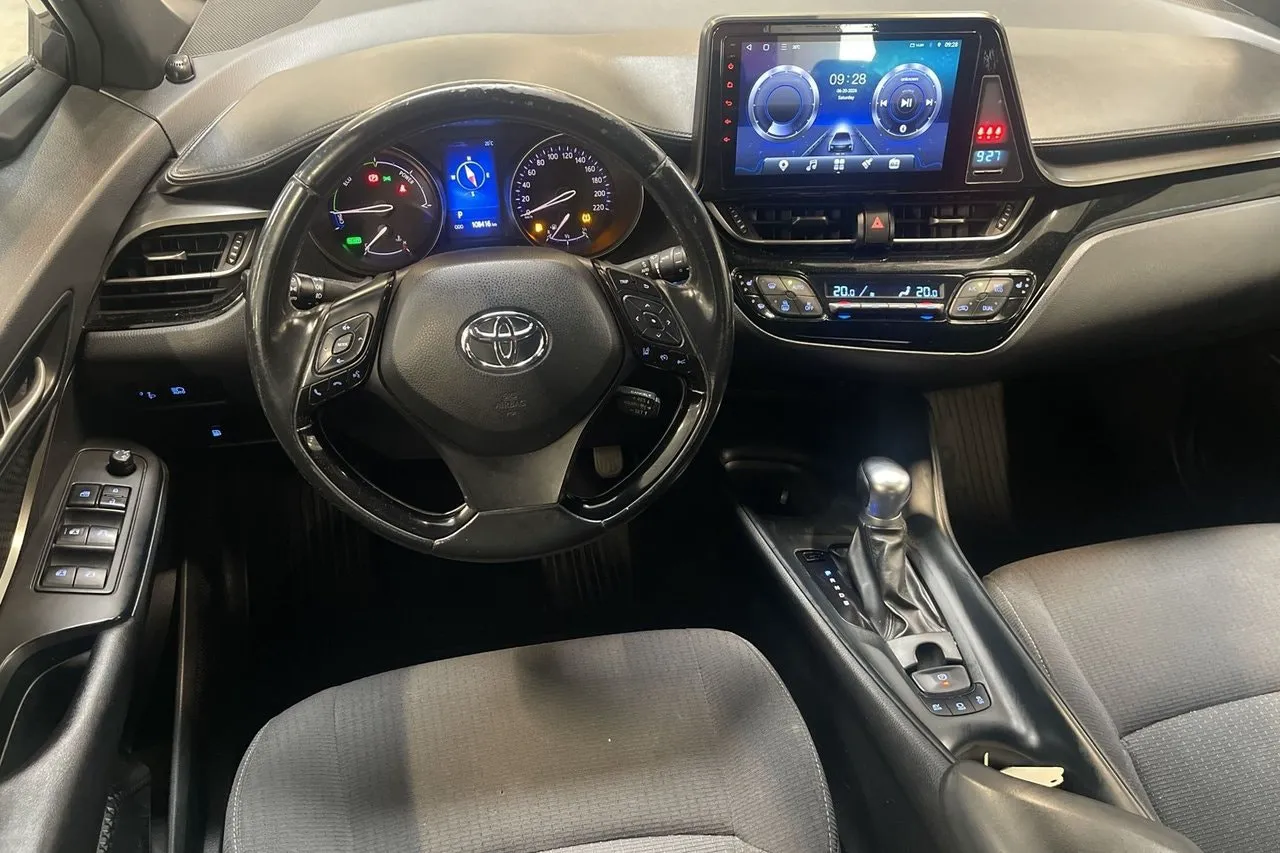 Vehicle image 10