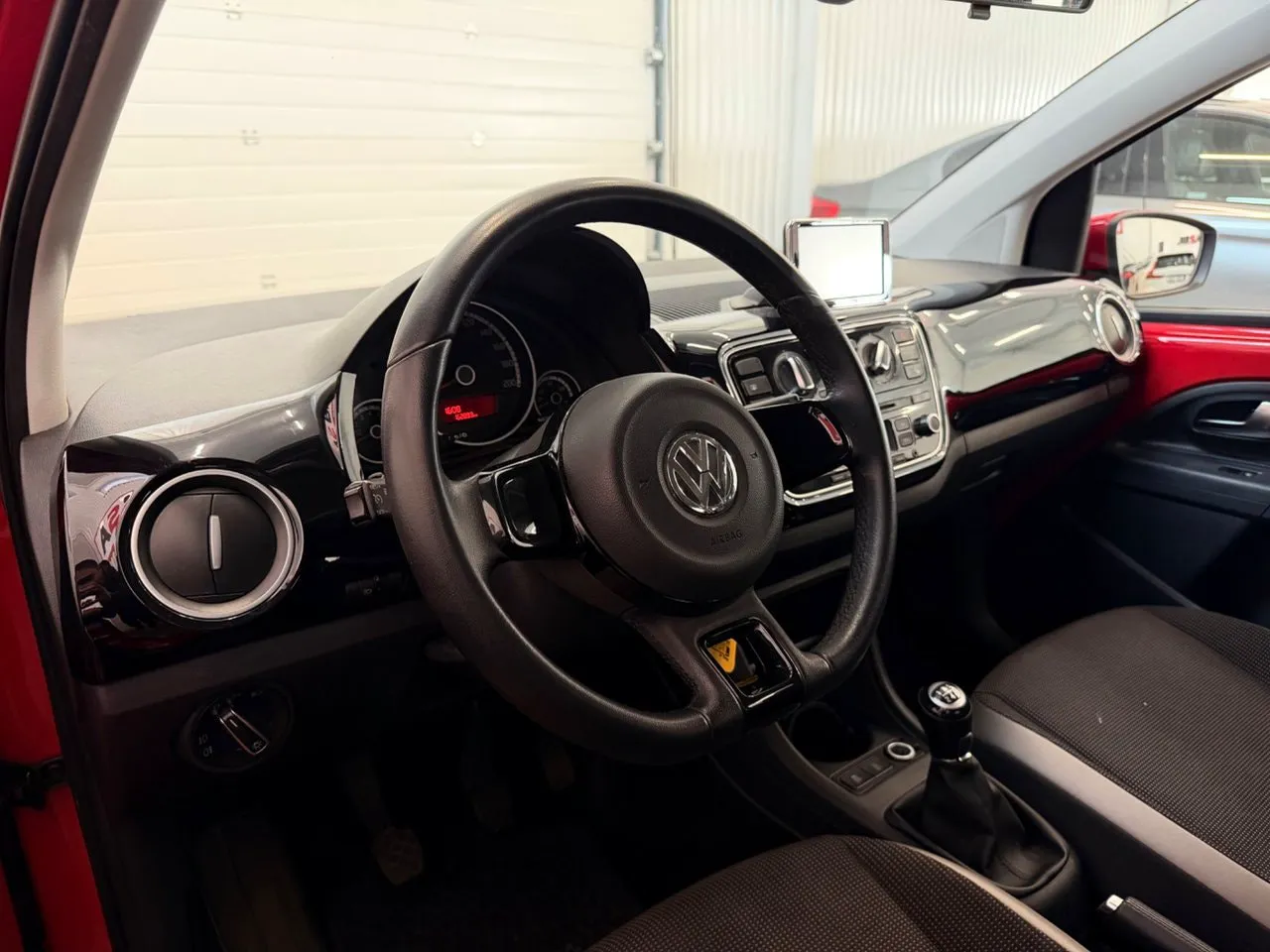Vehicle image 16