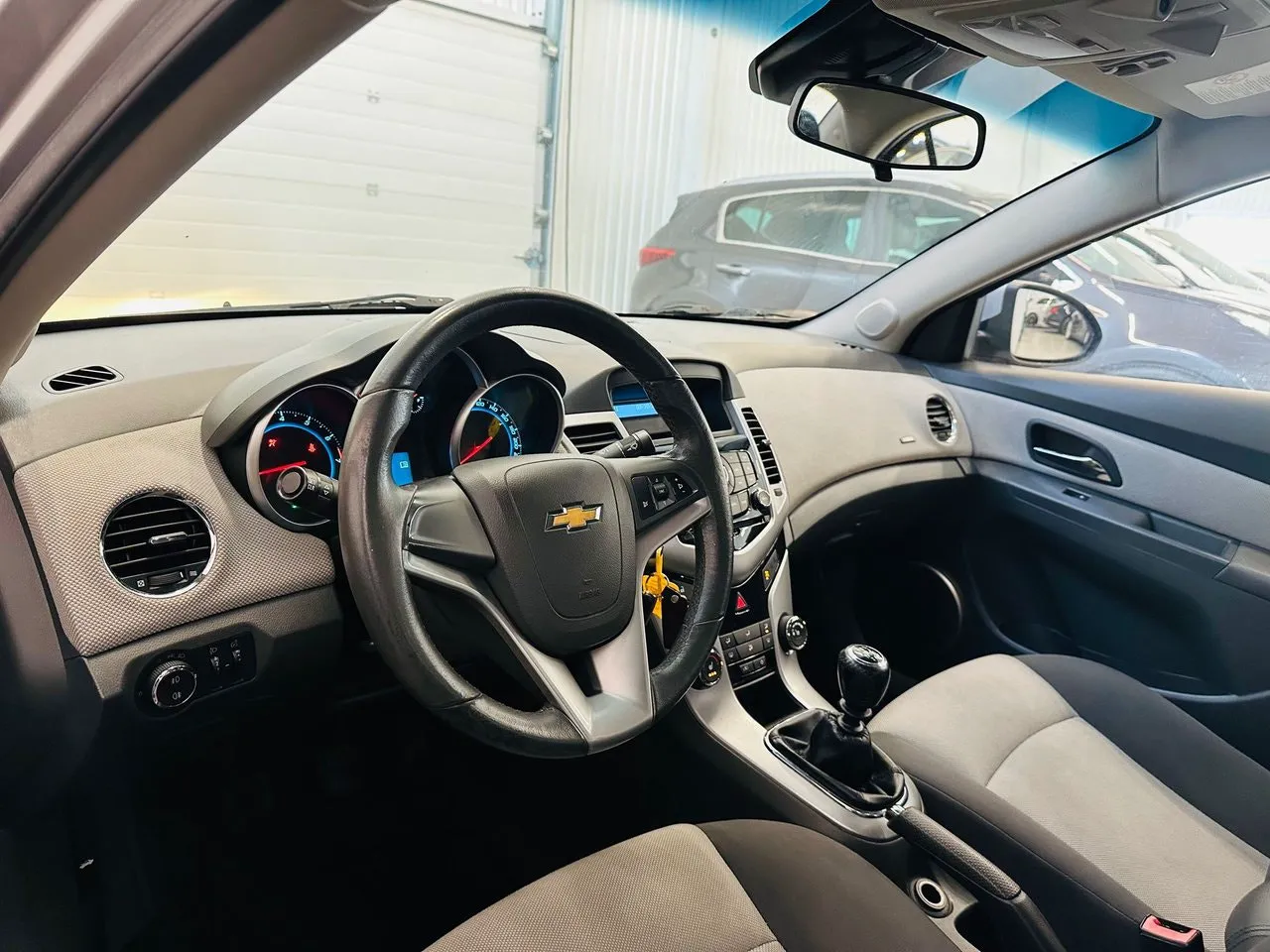 Vehicle image 14