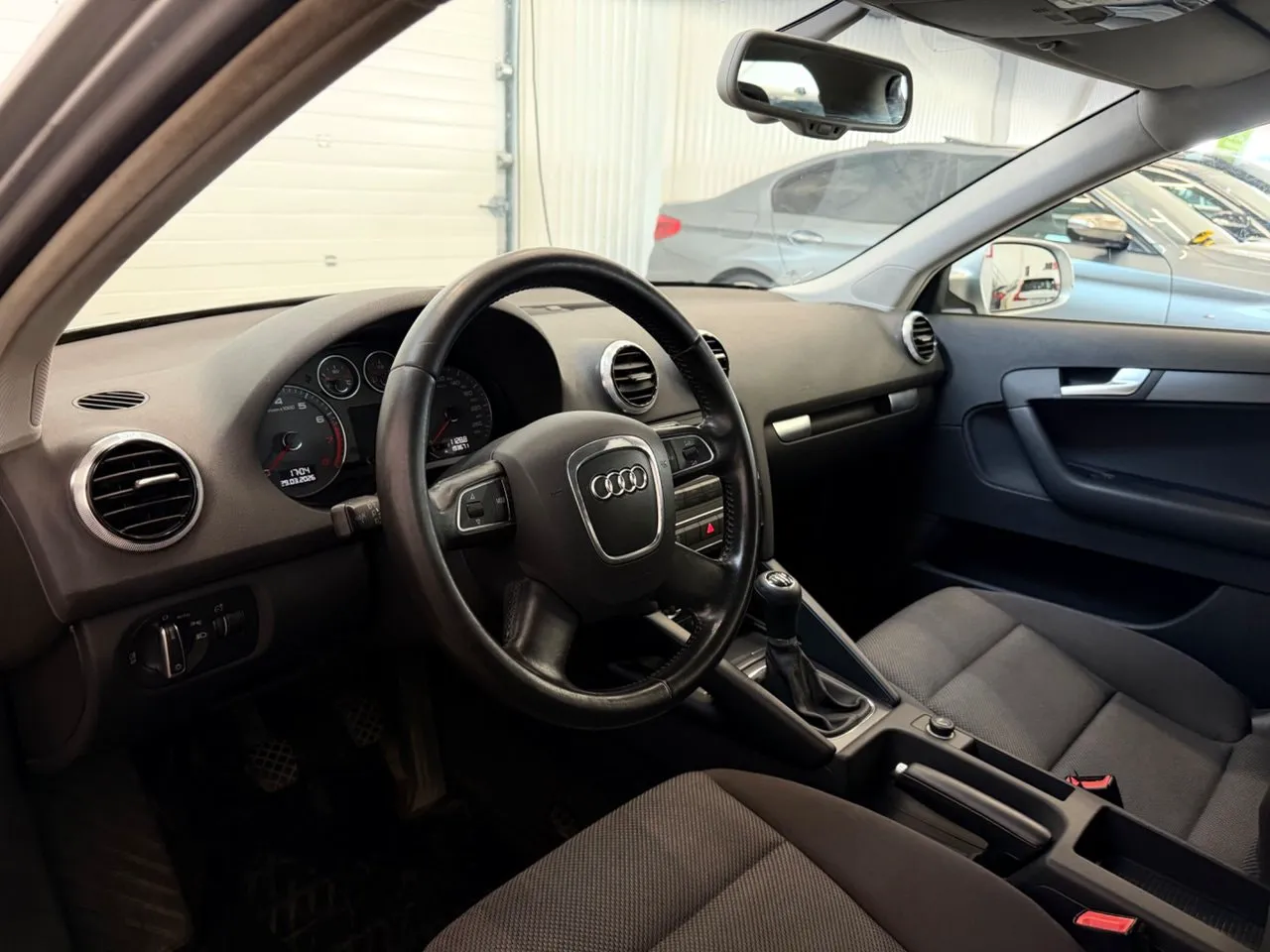 Vehicle image 16