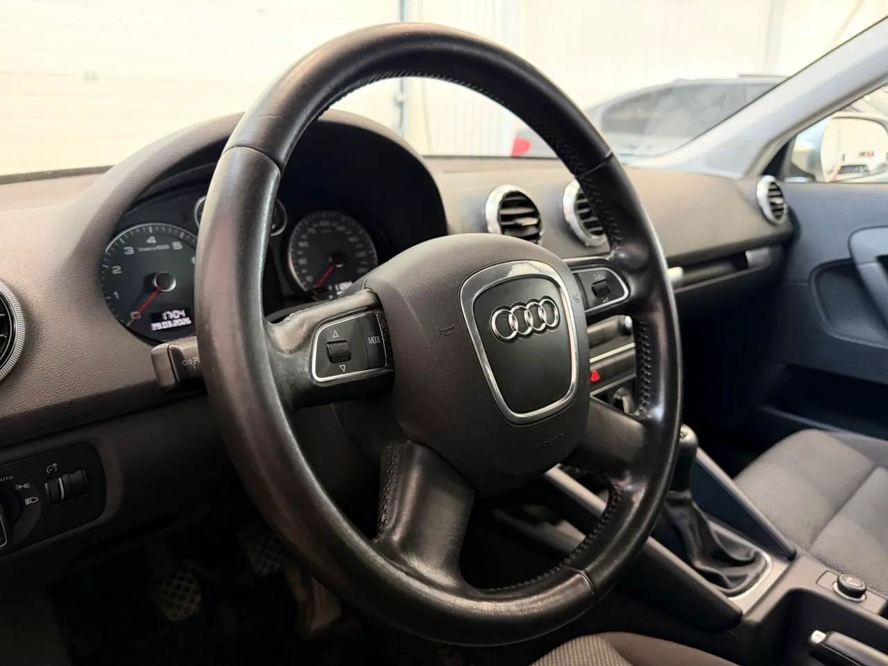 Vehicle image 17