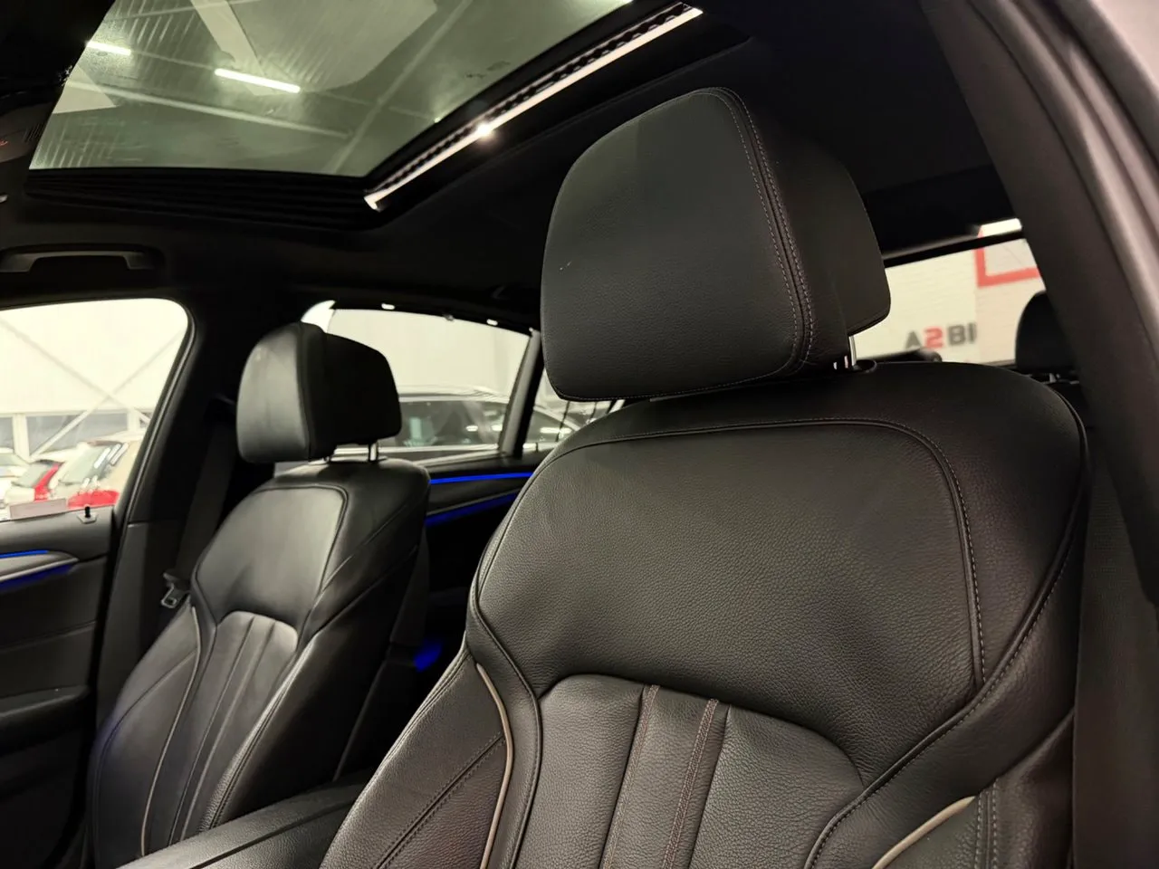 Vehicle image 16