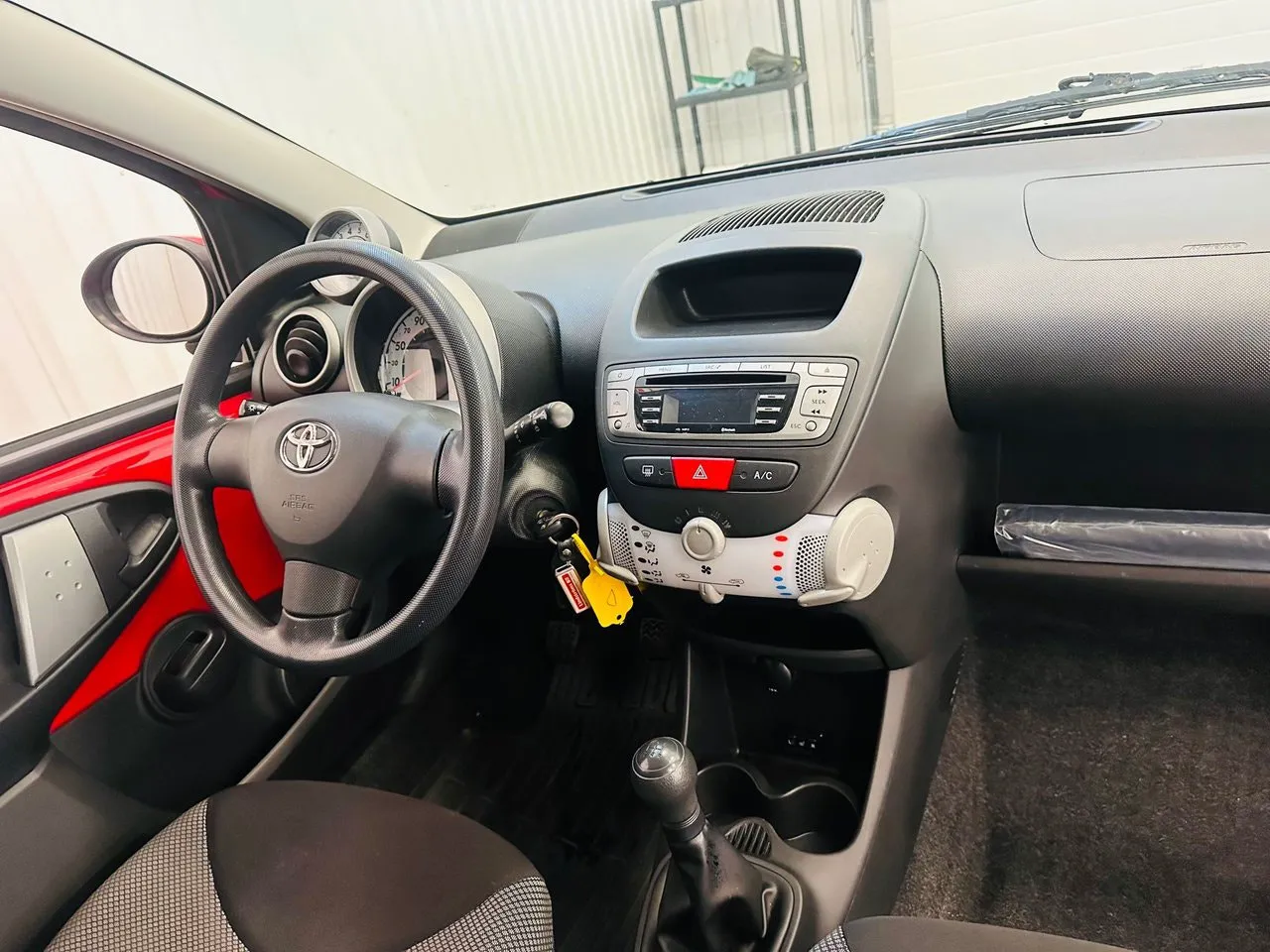 Vehicle image 10