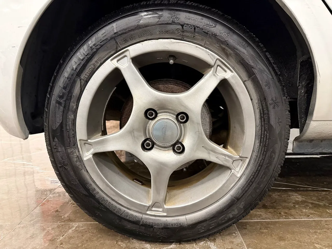 Vehicle image 3