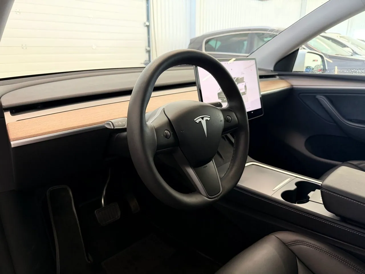 Vehicle image 18