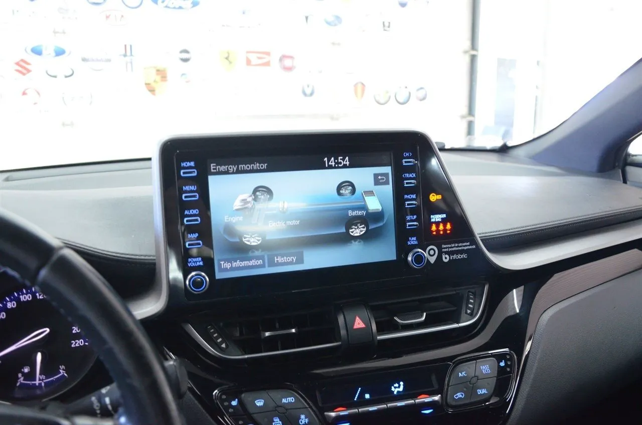 Vehicle image 10