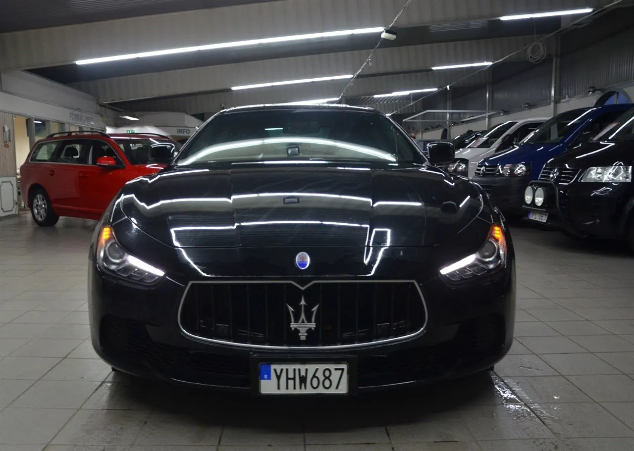 Vehicle image 15