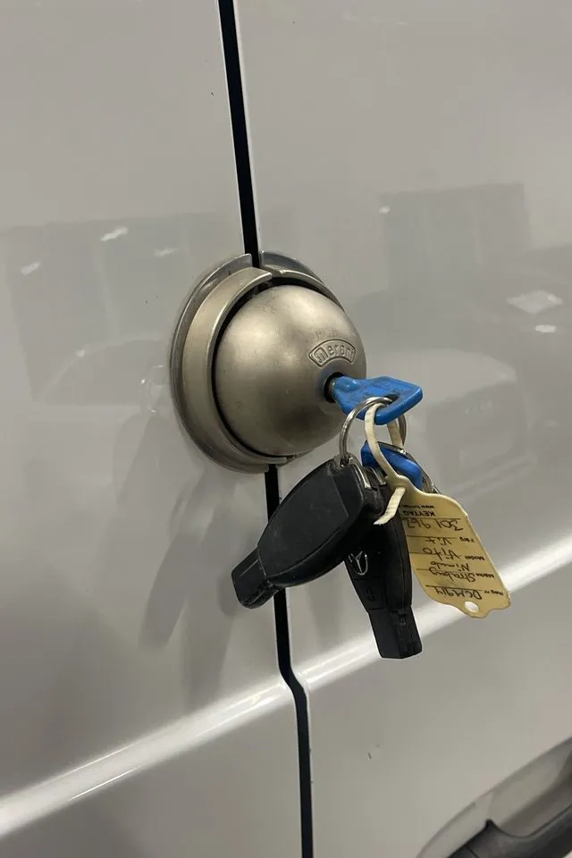 Vehicle image 6