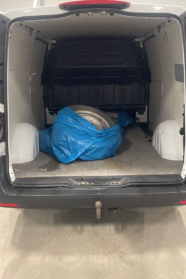 Vehicle image 7
