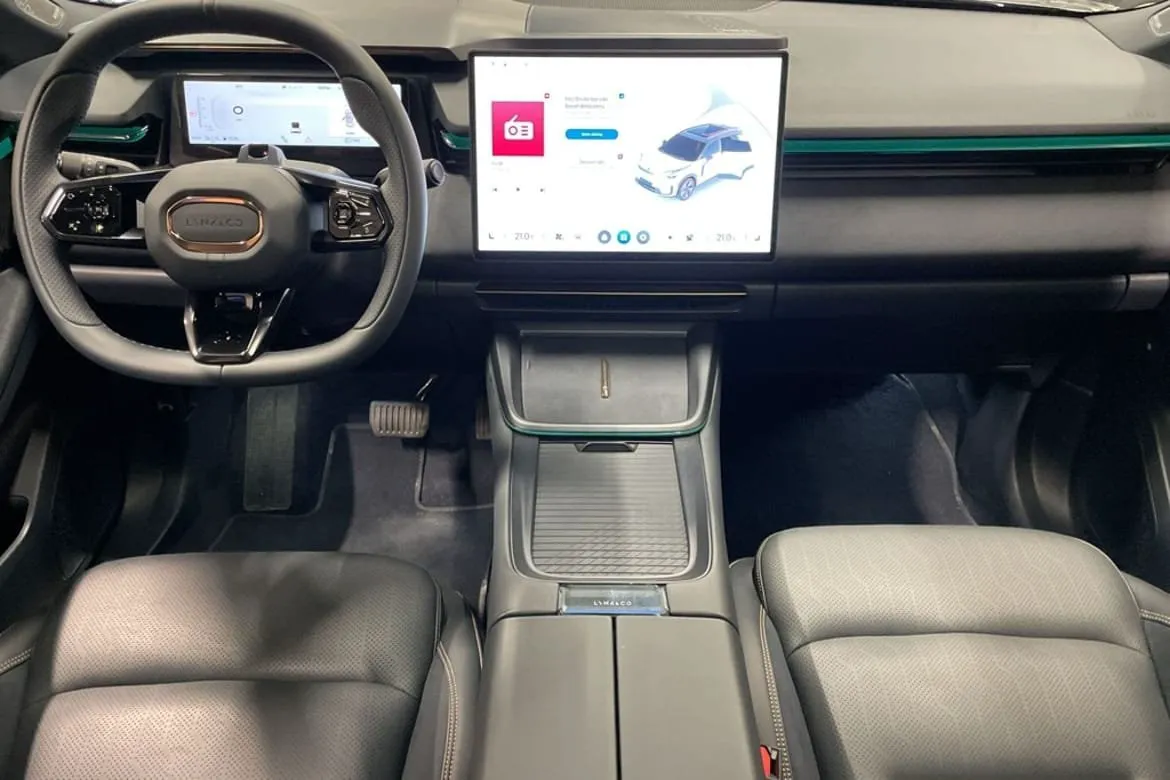 Vehicle image 15